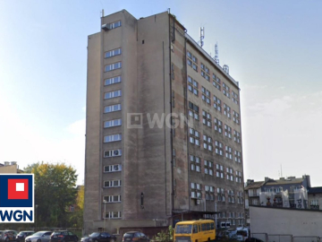 Tarnów, duży budynek biurowy, 4 965 m2, sprzedam, 4 100 000 PLN netto.  
  
Duży budynek w centrum miasta, w pobliżu Rynku.  
 
