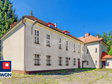 Szklarki, budynek usługowo - mieszkalny, sprzedam, 450 000,- PLN netto.  
  
Budynki w Szklarkach:  
- na dużej działce,  
- z 