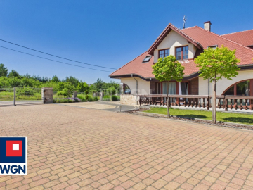 Jerzmanowa, Dom wolnostojący z garażem, cena 1 800 000 zł 
  
Na sprzedaż dom wolnostojący o powierzchni 200 m2 wraz z garażem 