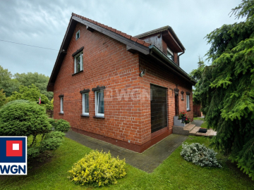 Dzwonów Dolny koło Chojnowa, dom, 4 pokoje, 130 m2, działka 1300 m2, sprzedam, cena 620 000 zł.  
  
Na sprzedaż dom wolnostoją
