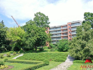 Biuro Nieruchomości Arkadia  ma przyjemność zaprezentować wyjątkowy apartament zlokalizowany w nowoczesnym budynku z rynku pier