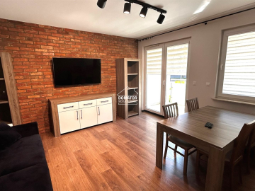 Zapraszamy do zapoznania się z ofertą tego eleganckiego mieszkania o powierzchni 53 m², które zachwyca wysokim standardem wykoń