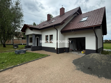 Dom wolnostojacy w Rybnej/Czernichów