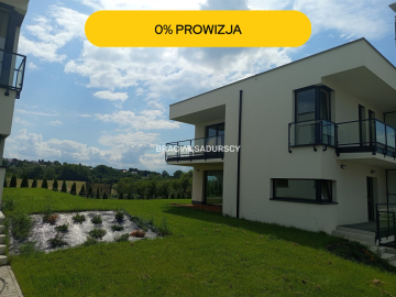 Nowoczesny dom w zielonej okolicy