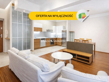 Jasne przestronne mieszkanie w centrum miasta.