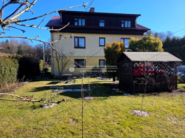 Ustroń | Dom wolnostojący | 328 m² | 11 pokoi | działka 758 m² 

 PODSTAWOWE PARAMETRY 

 Powierzchnia użytkowa: ok. 328 m² 
Ko