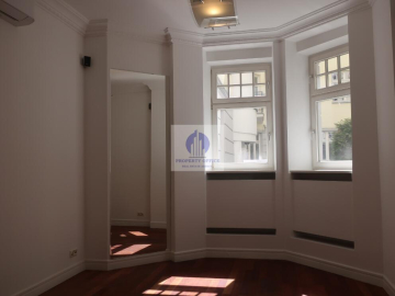 Śródmieście: lokal handlowo-usługowy 110 m2 do wynajęcia