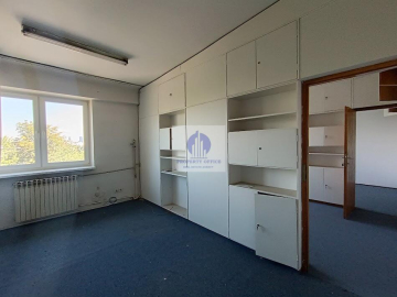 Włochy: lokal biurowy 28,20 m2 do wynajęcia
