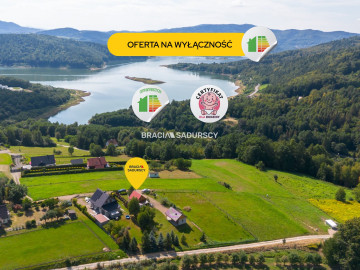 Działka widokowa nad jeziorem z domem całorocznym.
