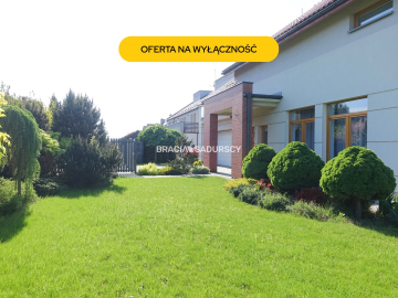 KOMFORTOWY DOM OTOCZONY ZIELENIĄ