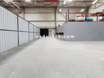 Hala magazynowa 275m 2  bez filarów w Piasecznie, z wjazdem z poziomu 0.   
 
Hala murowana, ogrzewana, ocieplona wełną mineral