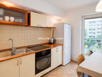 2 pok (oddzielne) 34m2  blisko centrum z garażem