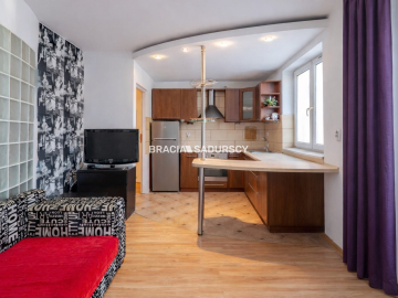 Na sprzedaż oferuję  mieszkanie  o powierzchni 40,23 m², zlokalizowane przy ul. Borkowskiej w Krakowie. 
Lokal położony jest na