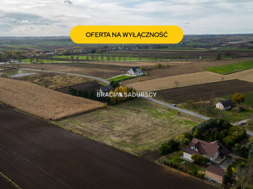 Działka budowlana / 65 ar / MPZP / media 