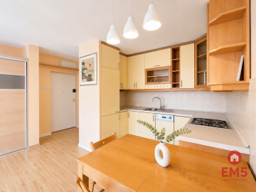 68,5 m² | 3 pokoje | Cegła | 2 balkony