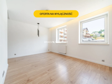 Bochnia, 2-pokojowe mieszkanie o powierzchni 37 m² wraz z miejscem postojowym i komórką lokatorską. 
Mieszkanie położone na par