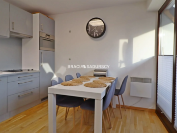 Dwupoziomowy Apartament z Widokiem na Giewont w Kościelisku   

 Oferujemy  na sprzedaż lub na wynajem długoterminowy  przestro