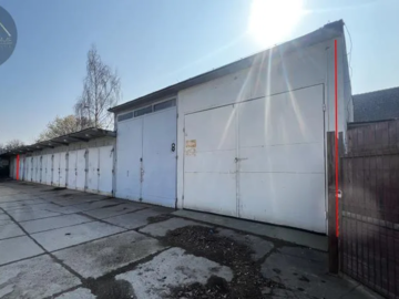 Działka z 9 garażami