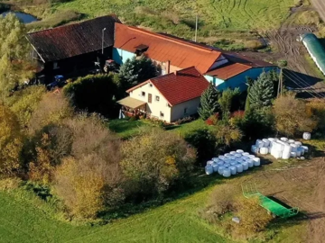Gospodarstwo rolne-47 ha, budynki gospodarcze, dom, maszyny, las
