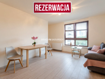 Jasne mieszkanie w nowym budynku 