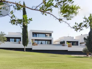 Ekskluzywna willa przy prestiżowym polu golfowym