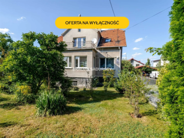 DOM NA SPRZEDAŻ - KRAKÓW, BIEŻANÓW  

 2 niezależne poziomy | ok. 200 m² | 14 arów działki | podpiwniczenie | 2 garaże 

  Dom 
