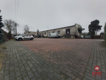 Lokal przy głównej drodze wyjazdowej z miasta