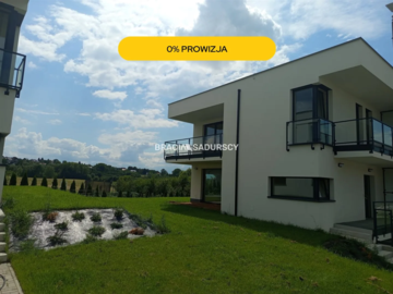 Nowoczesny dom w zielonej okolicy